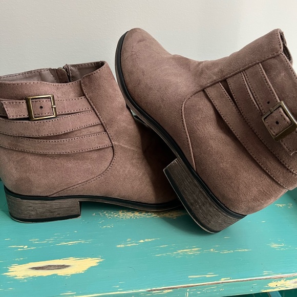 🔥Bamboo Brand women’s ankle boots- size 8.5 brown suede - Picture 1 of 4